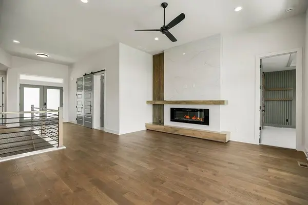 2037 SW Red Barn LN, Lee's Summit, MO 64082