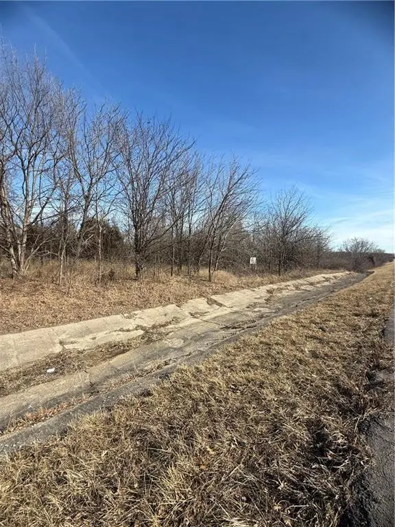 Outer Road West & N Amity AVE, Kansas City, MO 64153