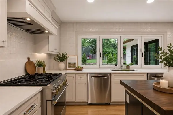 2832 W 91st ST, Leawood, KS 66206