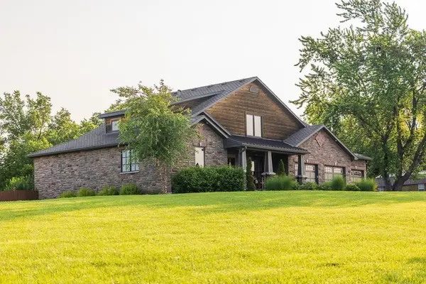 17492 Evans RD, Tonganoxie, KS 66086