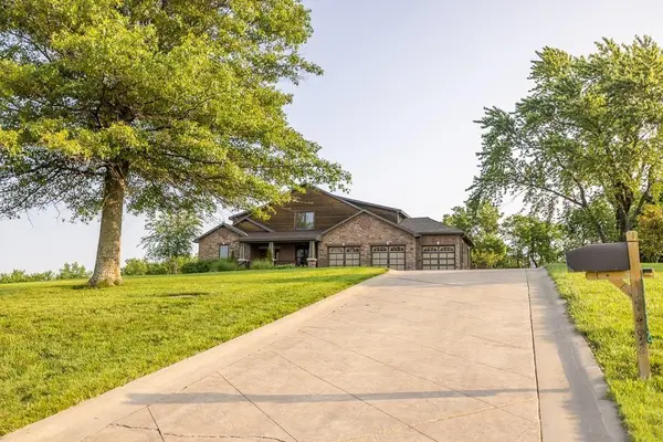 17492 Evans RD, Tonganoxie, KS 66086