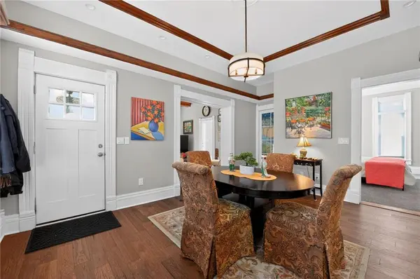 204 SE 1st ST, Lee's Summit, MO 64063