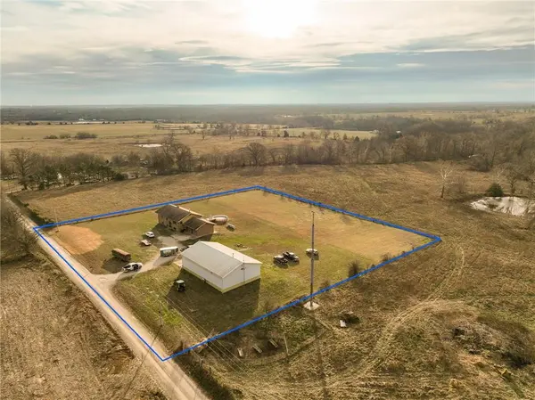 27668 E Katy RD, Walker, MO 64790