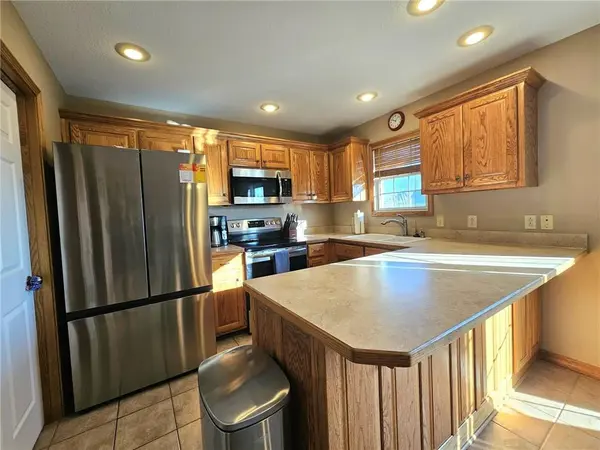 1918 Windsor DR, Pittsburg, KS 66762