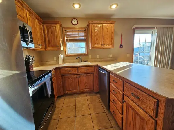 1918 Windsor DR, Pittsburg, KS 66762