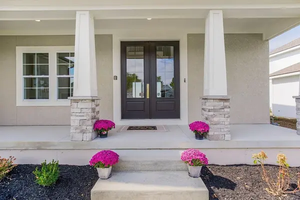 3130 SW Blue Ribbon ST, Lee's Summit, MO 64082