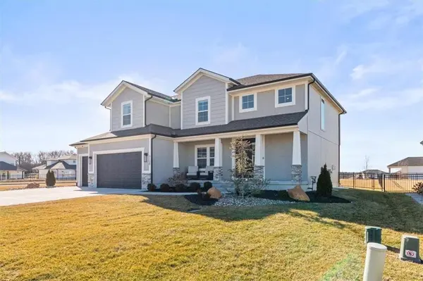3130 SW Blue Ribbon ST, Lee's Summit, MO 64082