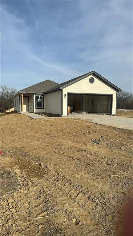 473 Rock Creek DR, Tonganoxie, KS 66086