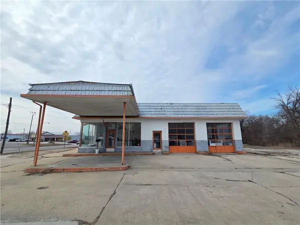 18 S Orange ST, Butler, MO 64730