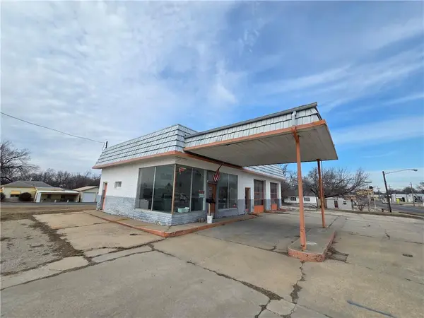 18 S Orange ST, Butler, MO 64730