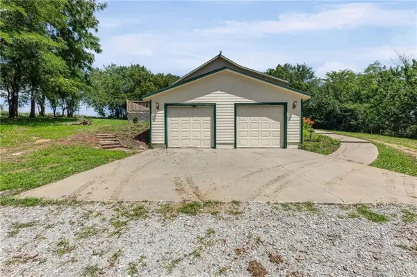 30904 Pressonville RD, Paola, KS 66071