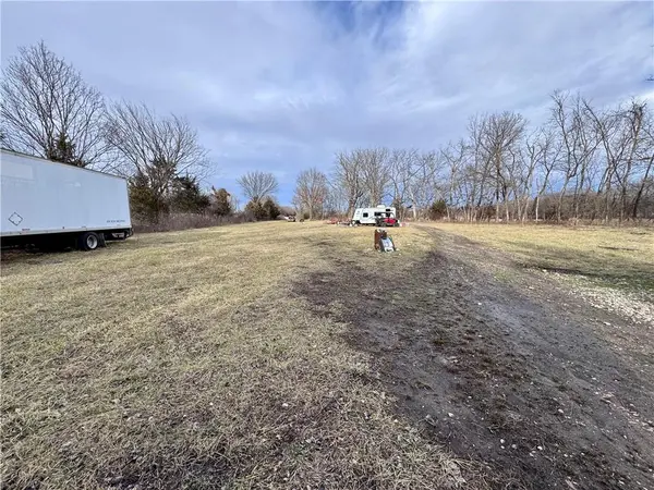 00000 Columbia RD, Paola, KS 66071