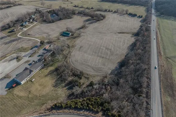 6399 Oakview LN, Higginsville, MO 64037