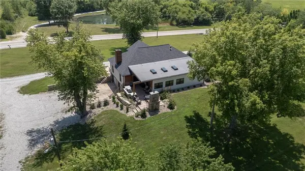 35932 10 HWY, Rayville, MO 64084