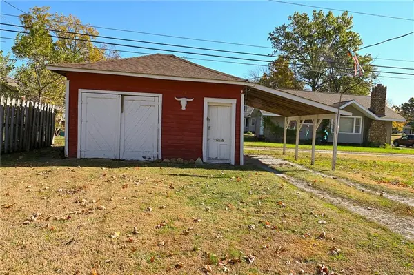 909 S Main ST, El Dorado Springs, MO 64744