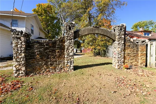909 S Main ST, El Dorado Springs, MO 64744