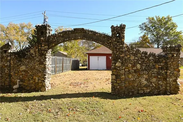 909 S Main ST, El Dorado Springs, MO 64744