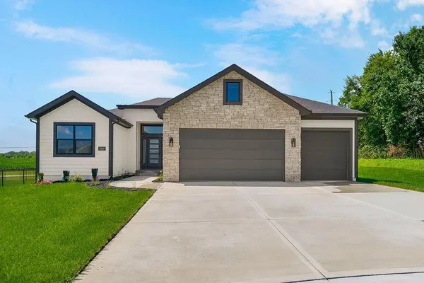 2233 SW Heartland CT, Lee's Summit, MO 64082