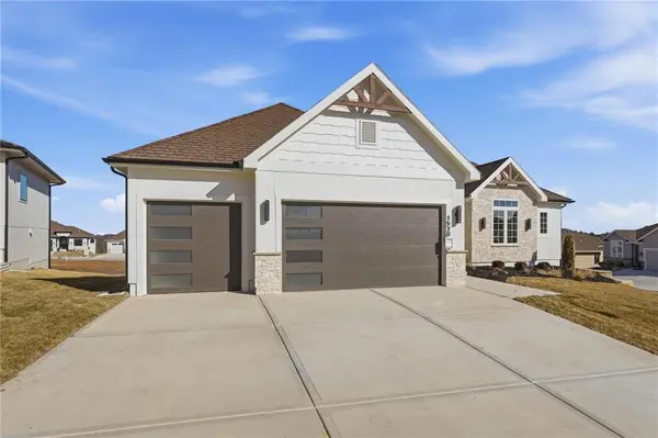 1520 NE Stewart PL, Lee's Summit, MO 64064