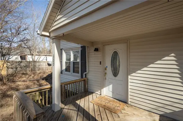 300 E Florence ST, Windsor, MO 65360