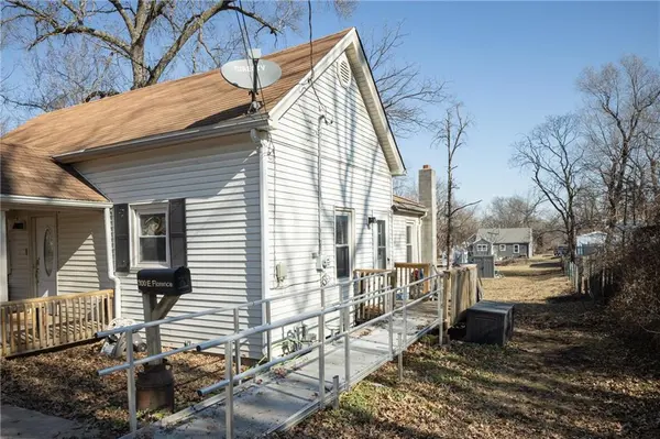 300 E Florence ST, Windsor, MO 65360