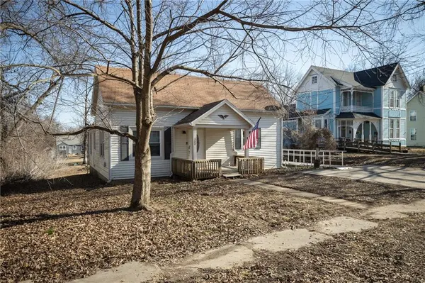300 E Florence ST, Windsor, MO 65360
