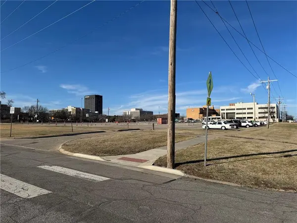 400 SE 8th AVE, Topeka, KS 66607