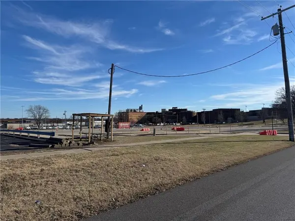 400 SE 8th AVE, Topeka, KS 66607