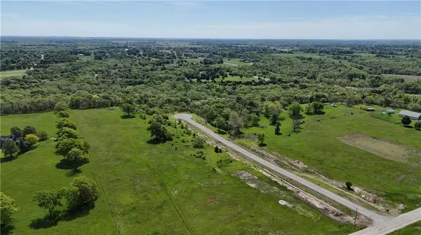 5201 W 188th TER, Stilwell, KS 66085
