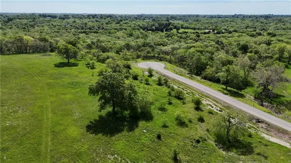5201 W 188th TER, Stilwell, KS 66085