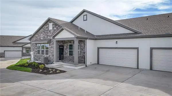 135 S Diane DR, Olathe, KS 66061
