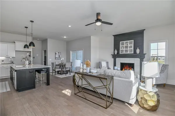 135 S Diane DR, Olathe, KS 66061