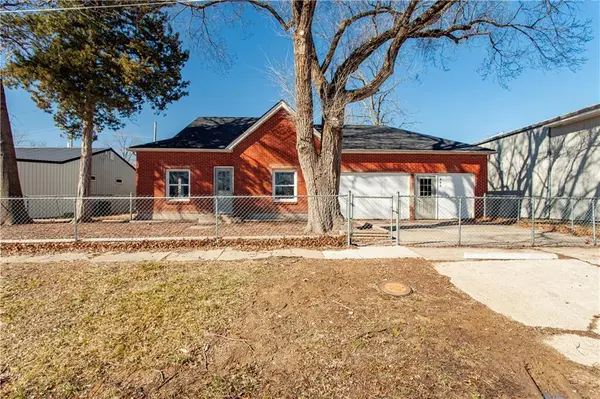406 S Main ST, Archie, MO 64725