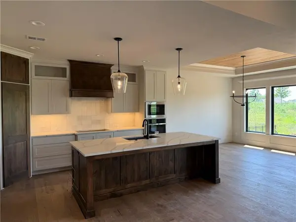 1007 Wilds Pkwy, Greenwood, MO 64034