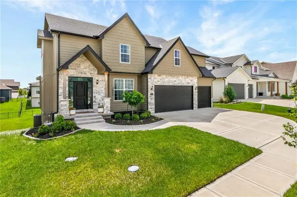 7643 N Sycamore AVE, Kansas City, MO 64158