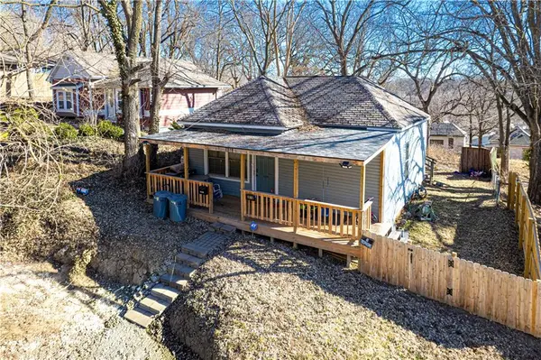 2911 N 6th ST, St Joseph, MO 64505