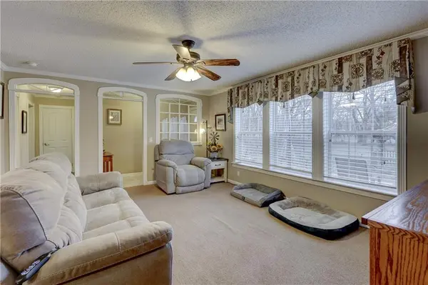 23098 Kiowa RD, Parsons, KS 67357