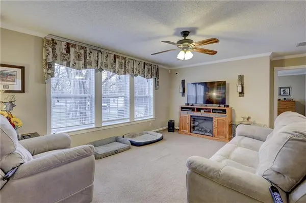 23098 Kiowa RD, Parsons, KS 67357