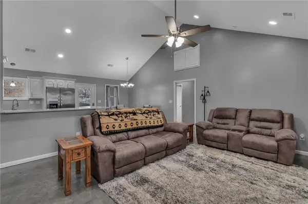 330 High ST, Cameron, MO 64429
