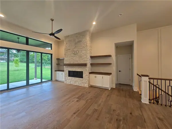 2750 SW Heartland RD, Lee's Summit, MO 64082