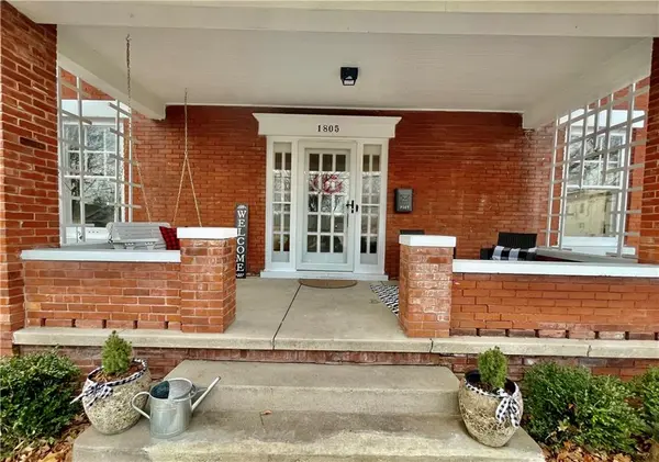 1805 South ST, Lexington, MO 64067