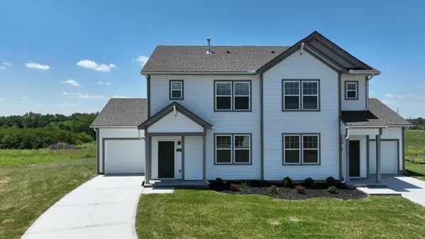 12400 S Acacia DR, Lee's Summit, MO 64086