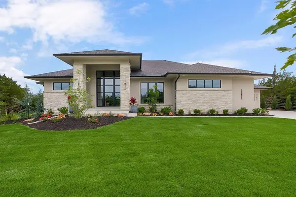 11560 S Wild Rose LN, Olathe, KS 66061