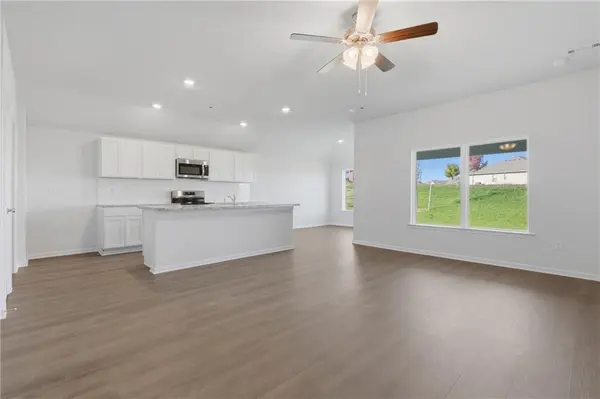 20262 W 195th ST, Spring Hill, KS 66083