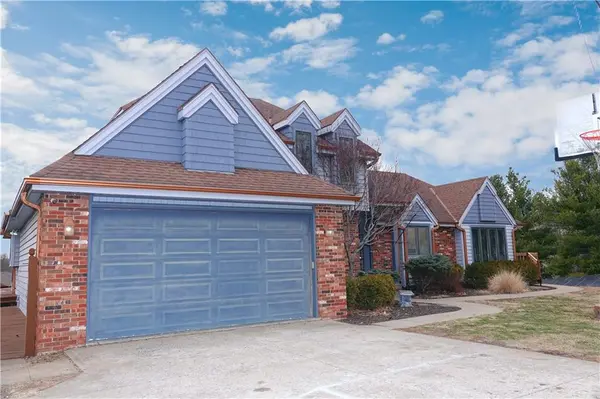 39 Mackenzie DR, St Joseph, MO 64503