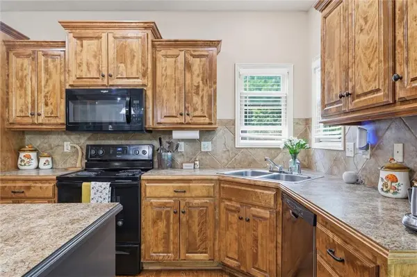 312 SE Battery DR, Lee's Summit, MO 64063