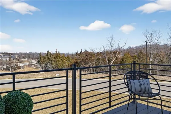 22598 W 93rd ST, Lenexa, KS 66227