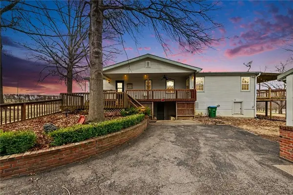 1492 SW Hook RD, Lee's Summit, MO 64082