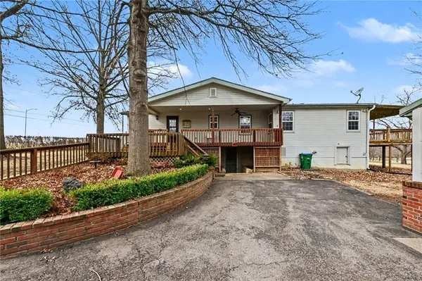 1492 SW Hook RD, Lee's Summit, MO 64082