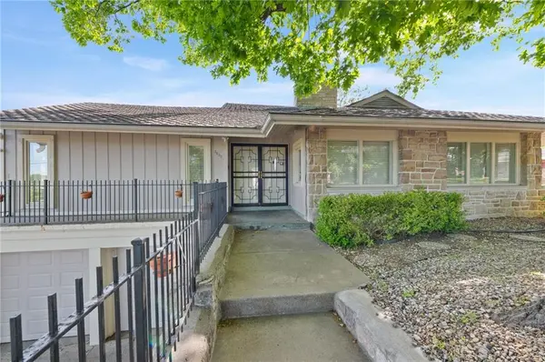3630 N Briarcliff RD, Kansas City, MO 64116